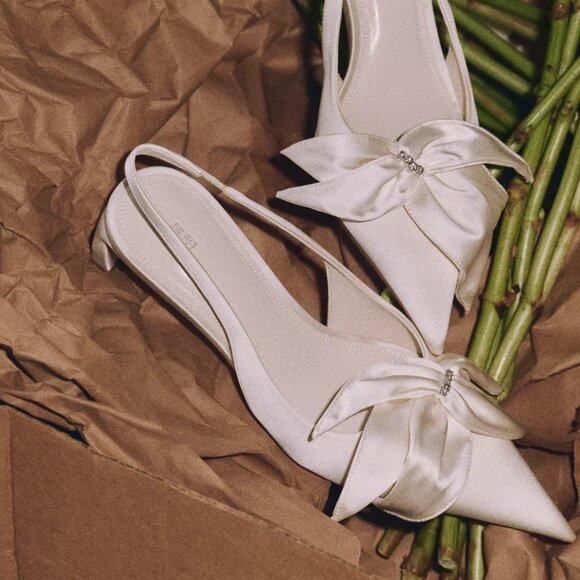 Stunning JW PEI Queena Floral Appliqué Slingback Kitten Heels Size 9.5 - Picture 1 of 3